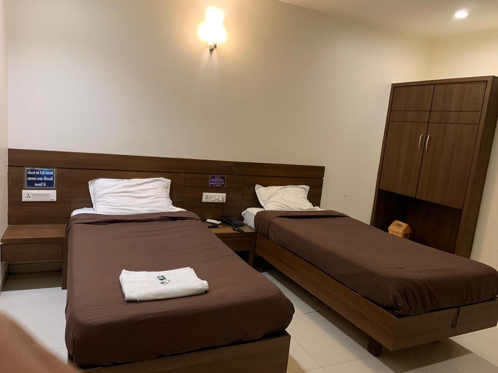 Hotel Sahyog Padra  ภายนอก รูปภาพ