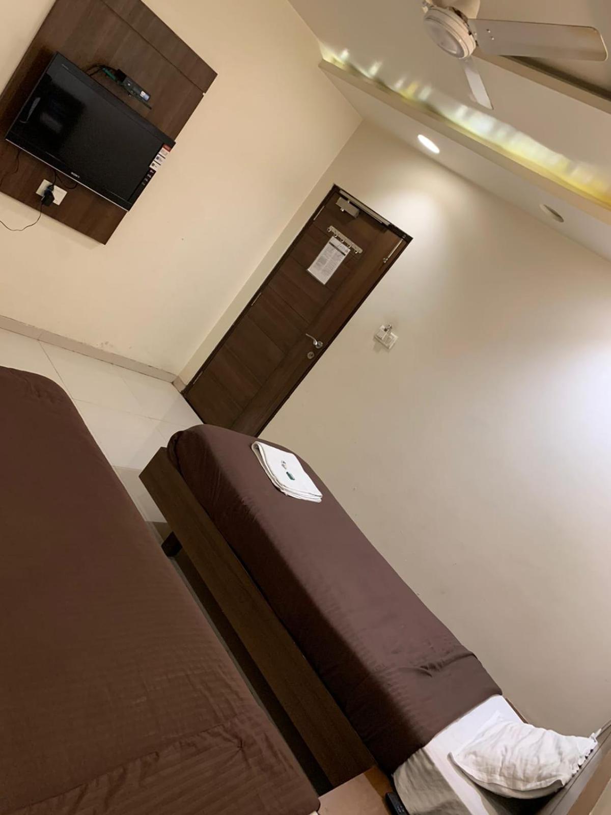 Hotel Sahyog Padra  ภายนอก รูปภาพ